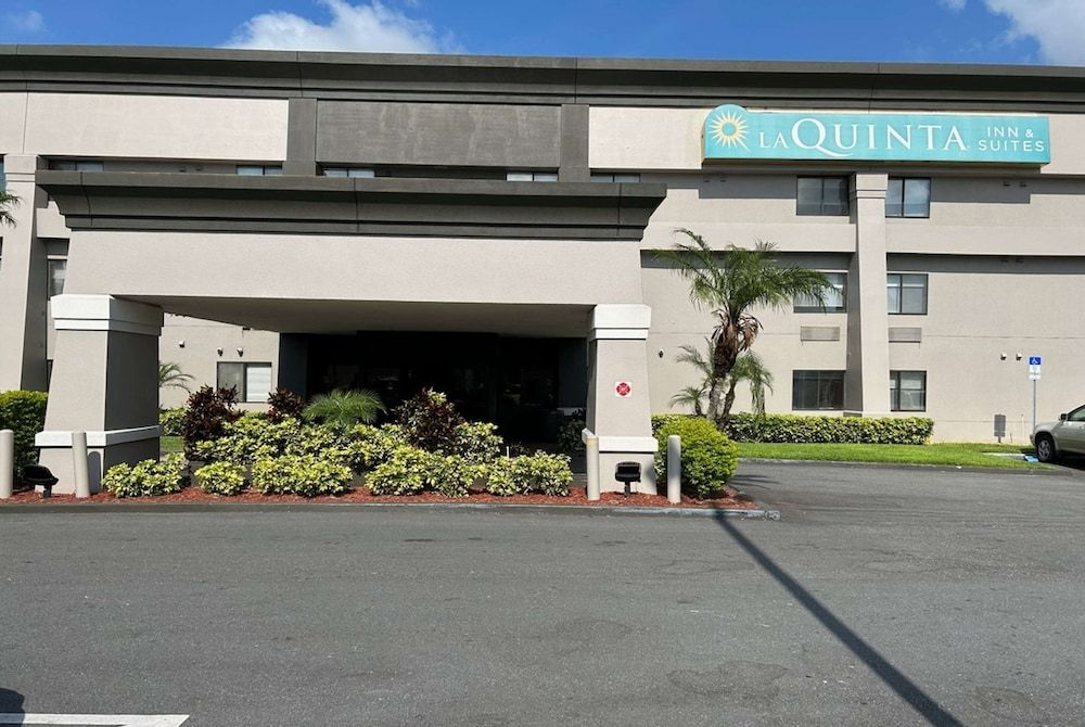 undefined La Quinta Inn & Suites by Wyndham Orlando South 5