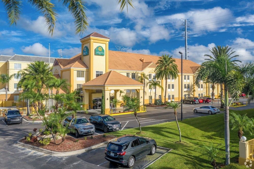 undefined La Quinta Inn & Suites by Wyndham Orlando Universal area