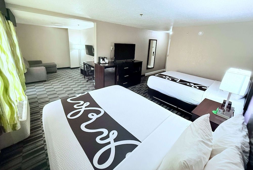 undefined La Quinta Inn & Suites by Wyndham Orlando Universal area 9
