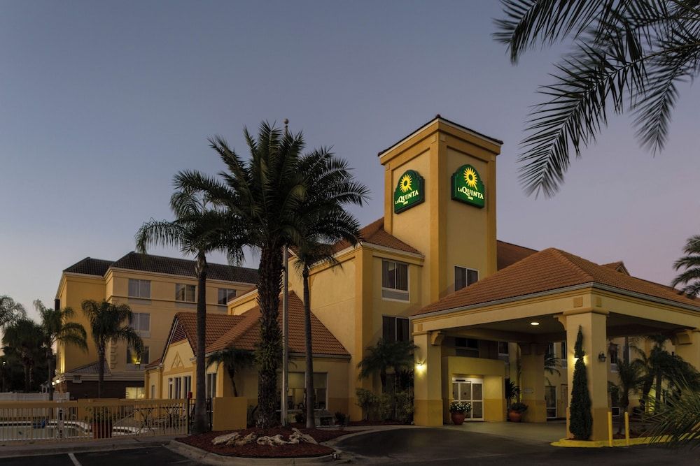 undefined La Quinta Inn & Suites by Wyndham Orlando Universal area 4