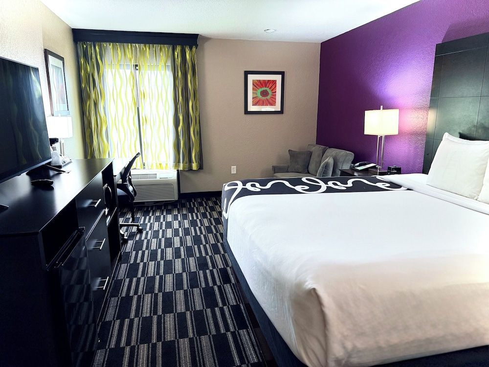 Deluxe Room, 1 King Bed, Non Smoking
