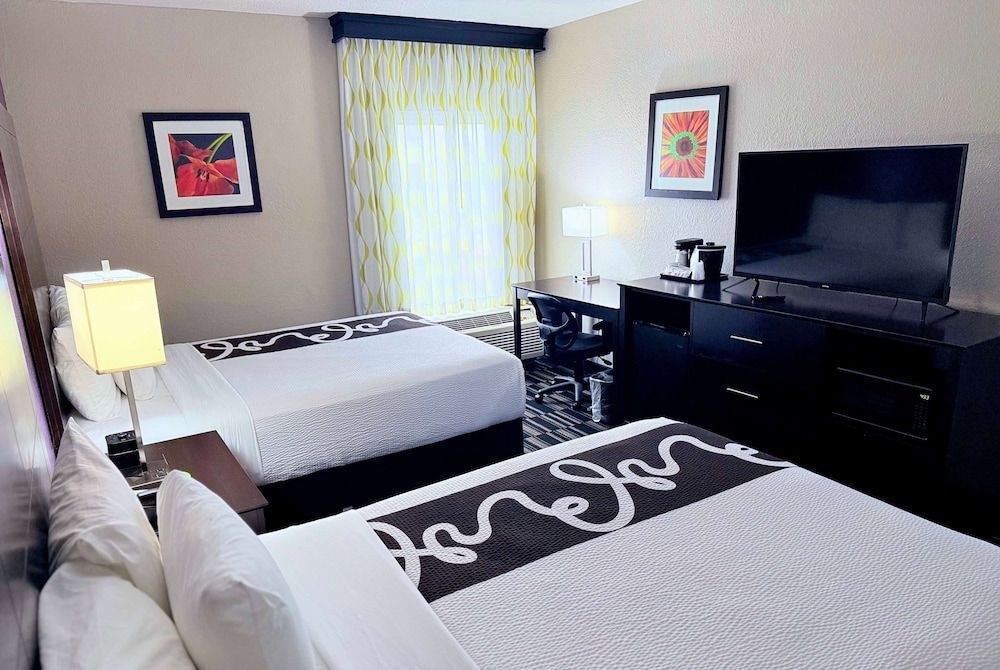 undefined La Quinta Inn & Suites by Wyndham Orlando Universal area