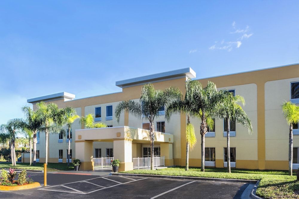 undefined La Quinta Inn & Suites by Wyndham Orlando Universal area 8
