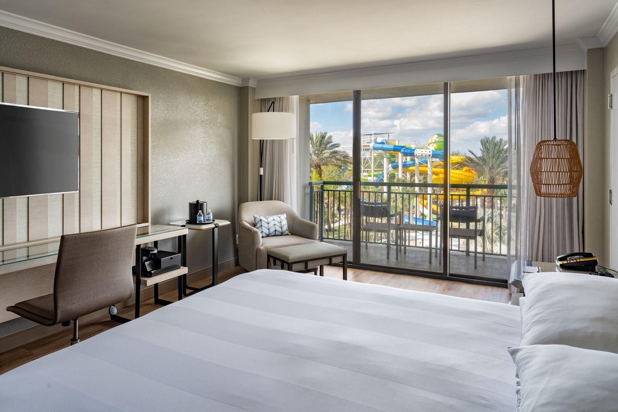 Guest Room, 1 King, Water Park View, Balcony