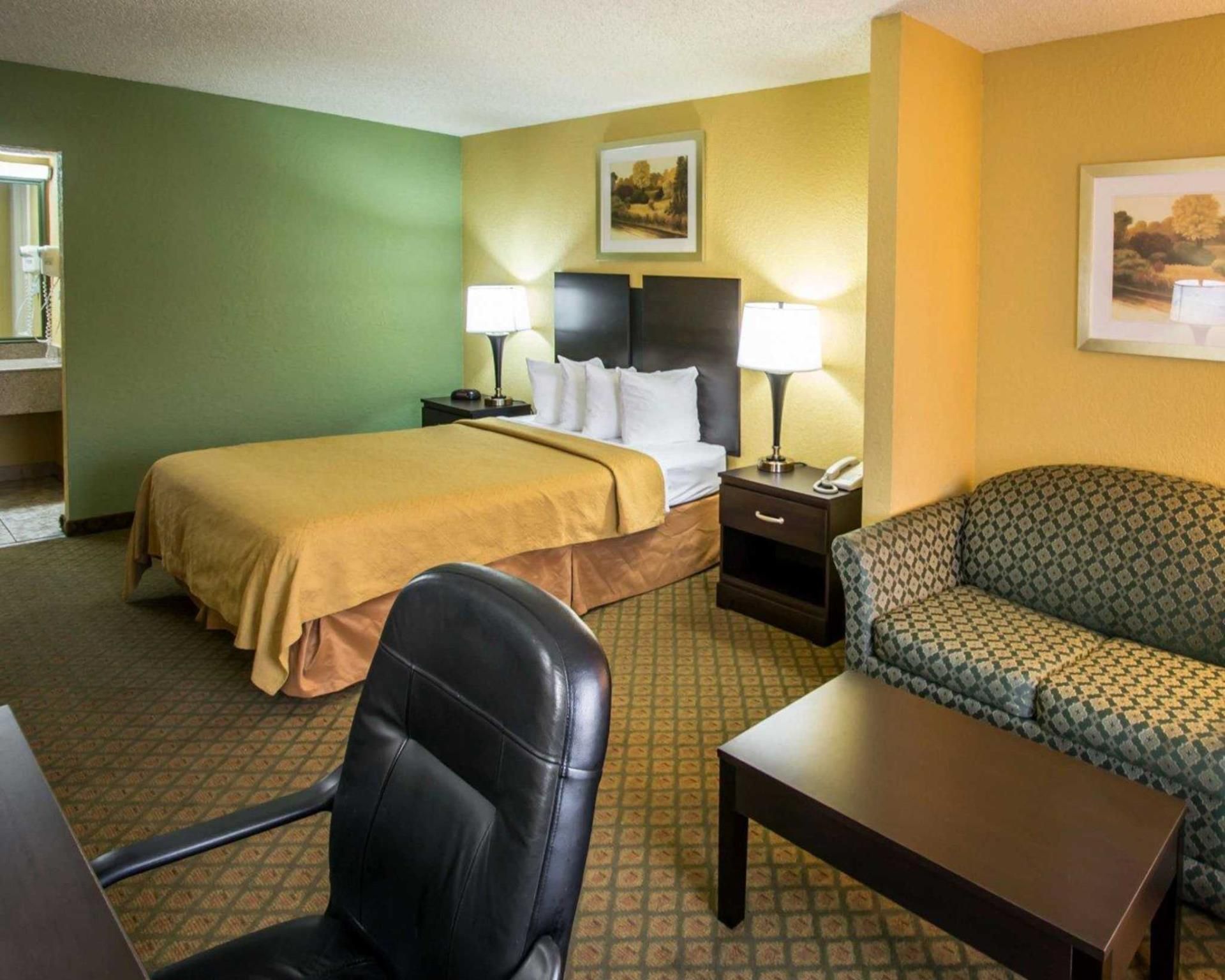 1 Queen Bed Nonsmoking
