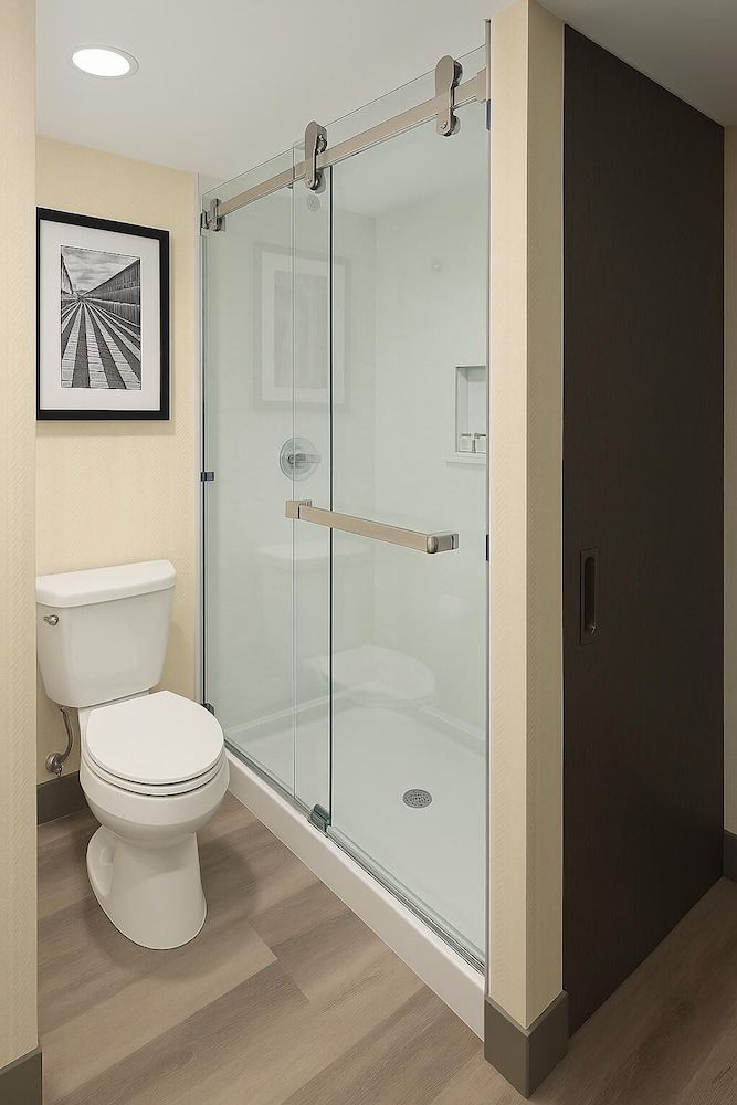 Ramada Plaza Resort & Suites by Wyndham Orlando Intl Drive Deluxe Room, 2 Queen Beds, Non Smoking, Lake View (Lower Floors, NO RESORT FEE) 2