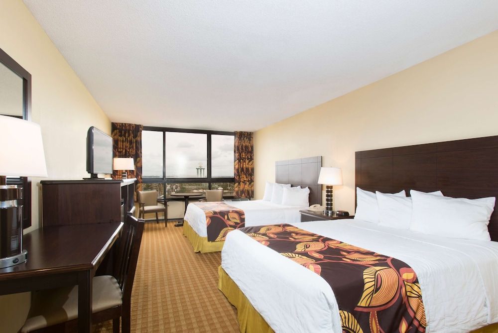 Ramada Plaza Resort & Suites by Wyndham Orlando Intl Drive