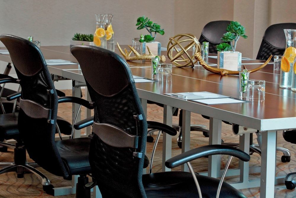 undefined Renaissance Orlando Airport Hotel by Marriott 8