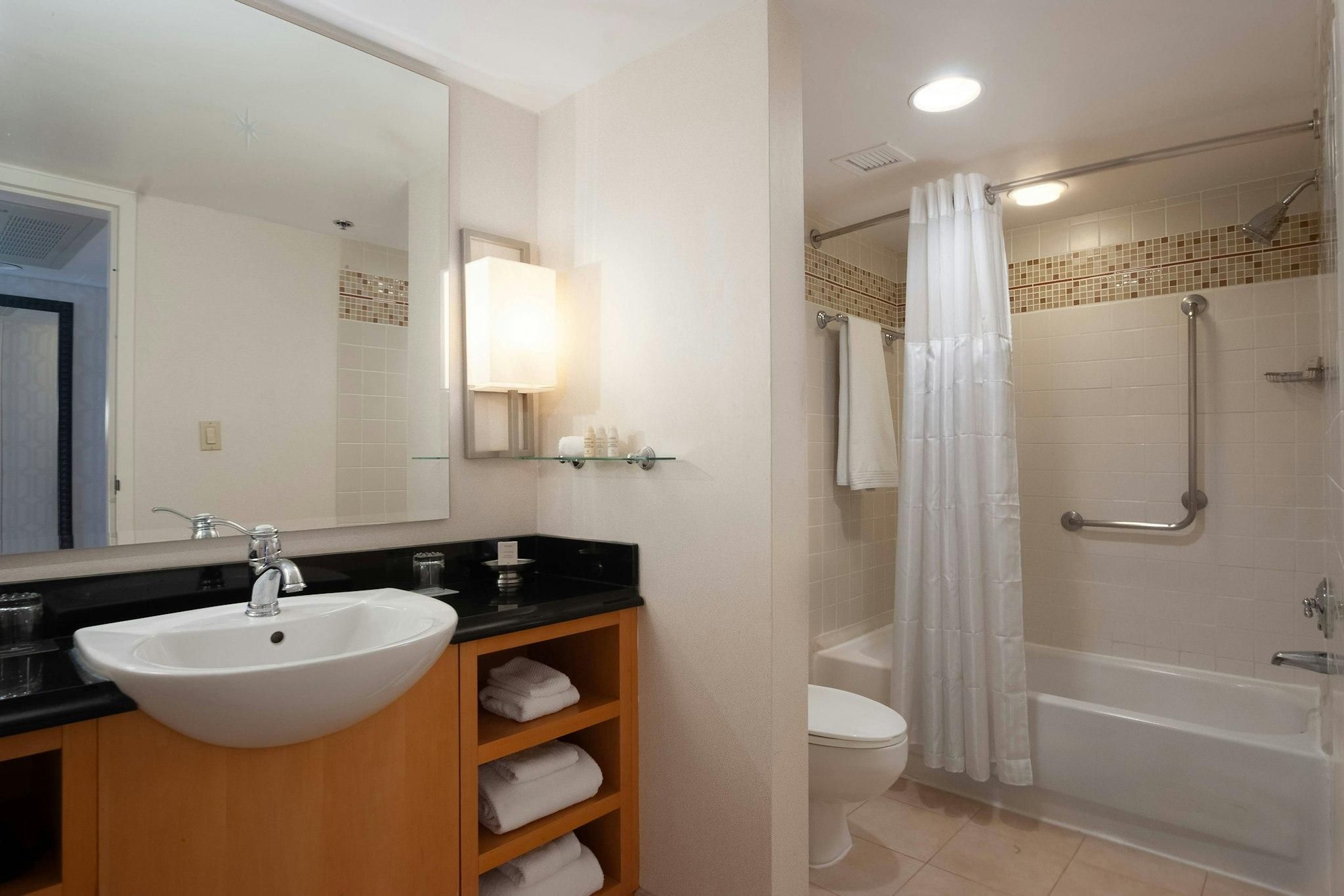 undefined Renaissance Orlando Airport Hotel by Marriott 4