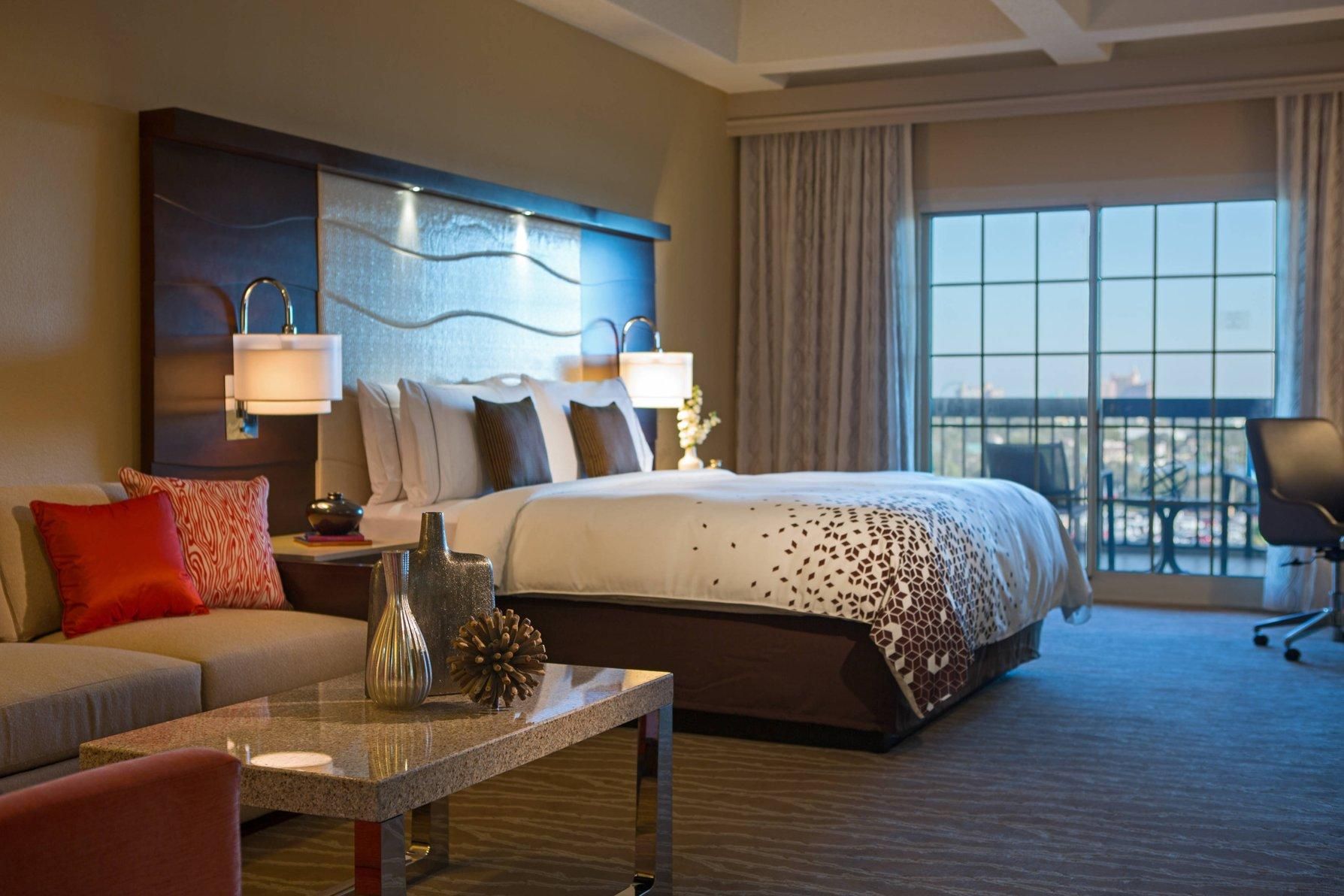 View King, Guest Room, 1 King, Seaworld Or Pool View