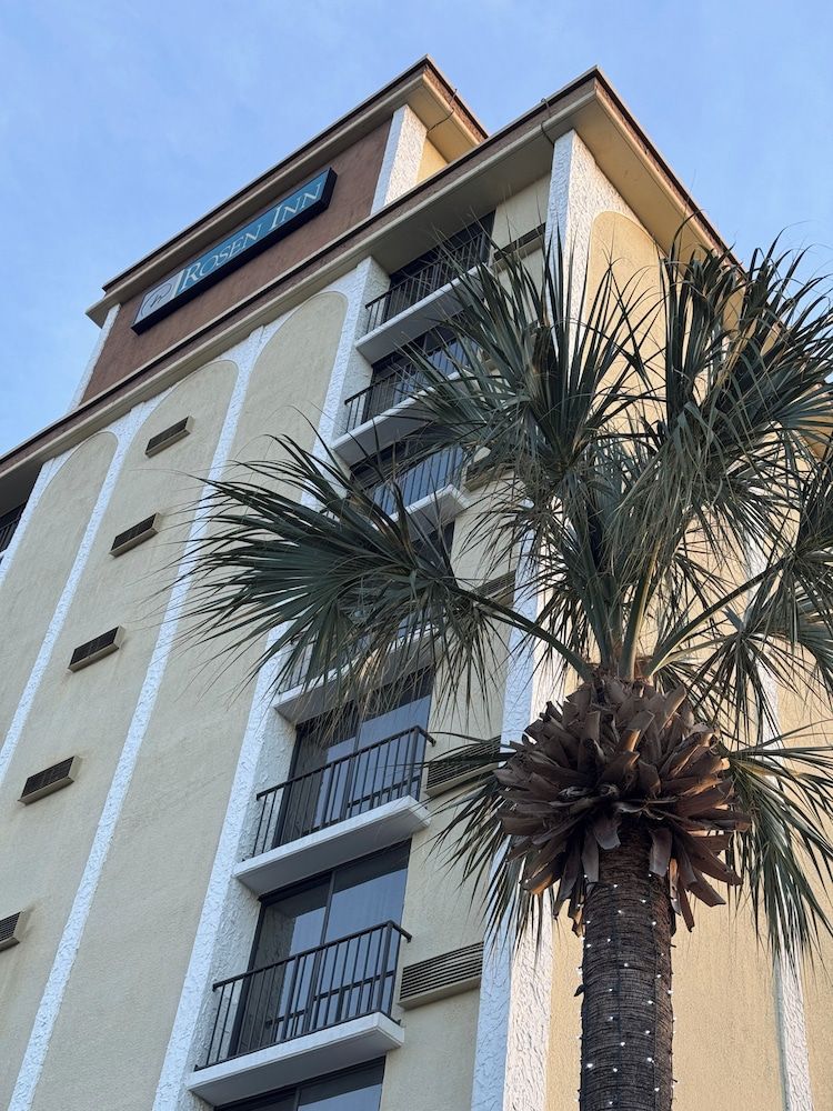 undefined Rosen Inn, closest to Universal 4