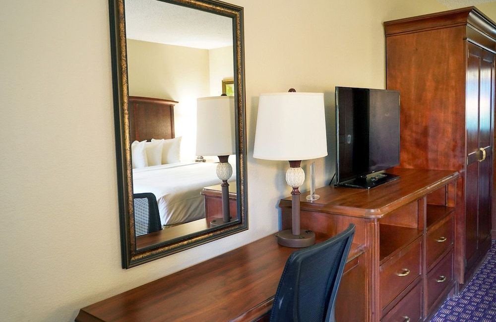 Rosen Inn, closest to Universal Deluxe Double Room, 2 Double Beds, Non Smoking 13