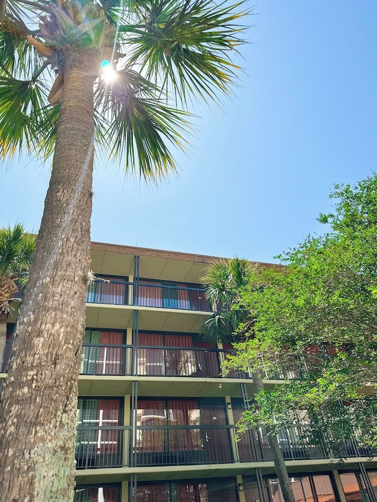 undefined Rosen Inn, closest to Universal 8