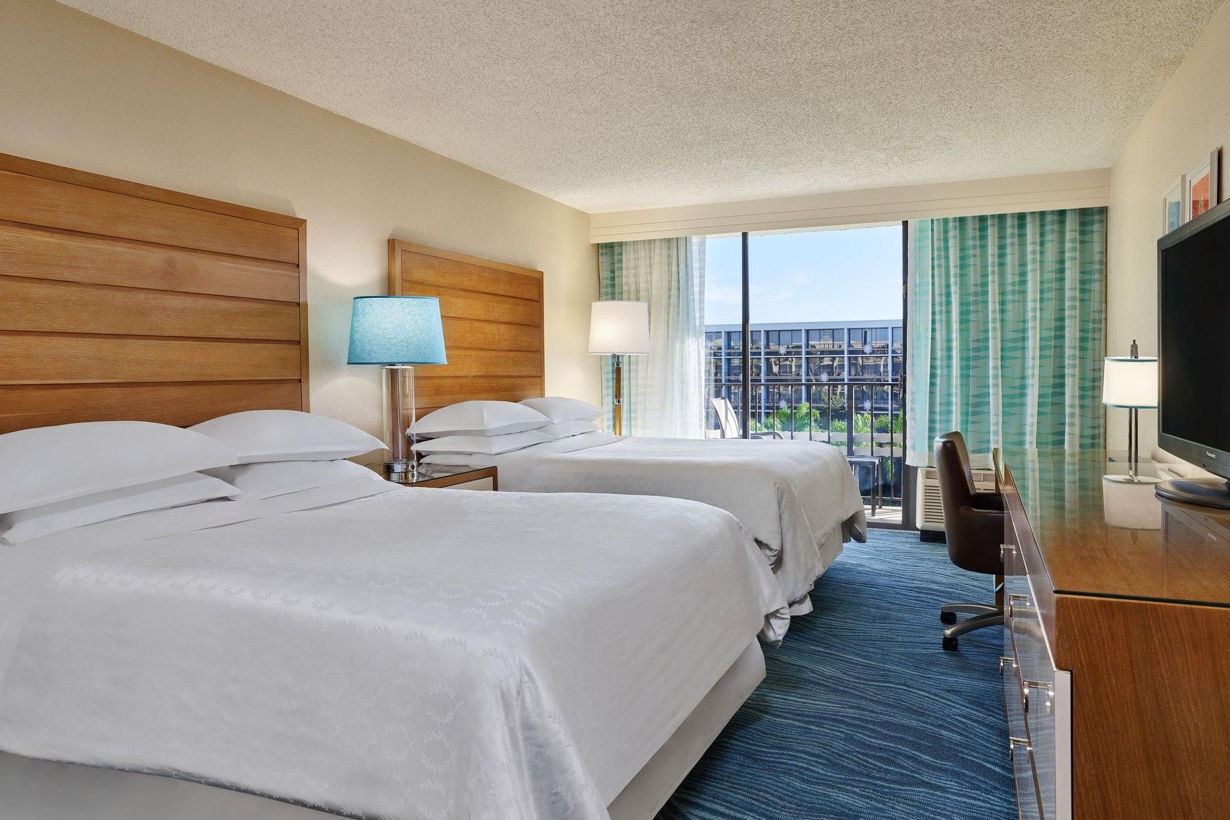 Guest room, 2 Queen, Pool view
