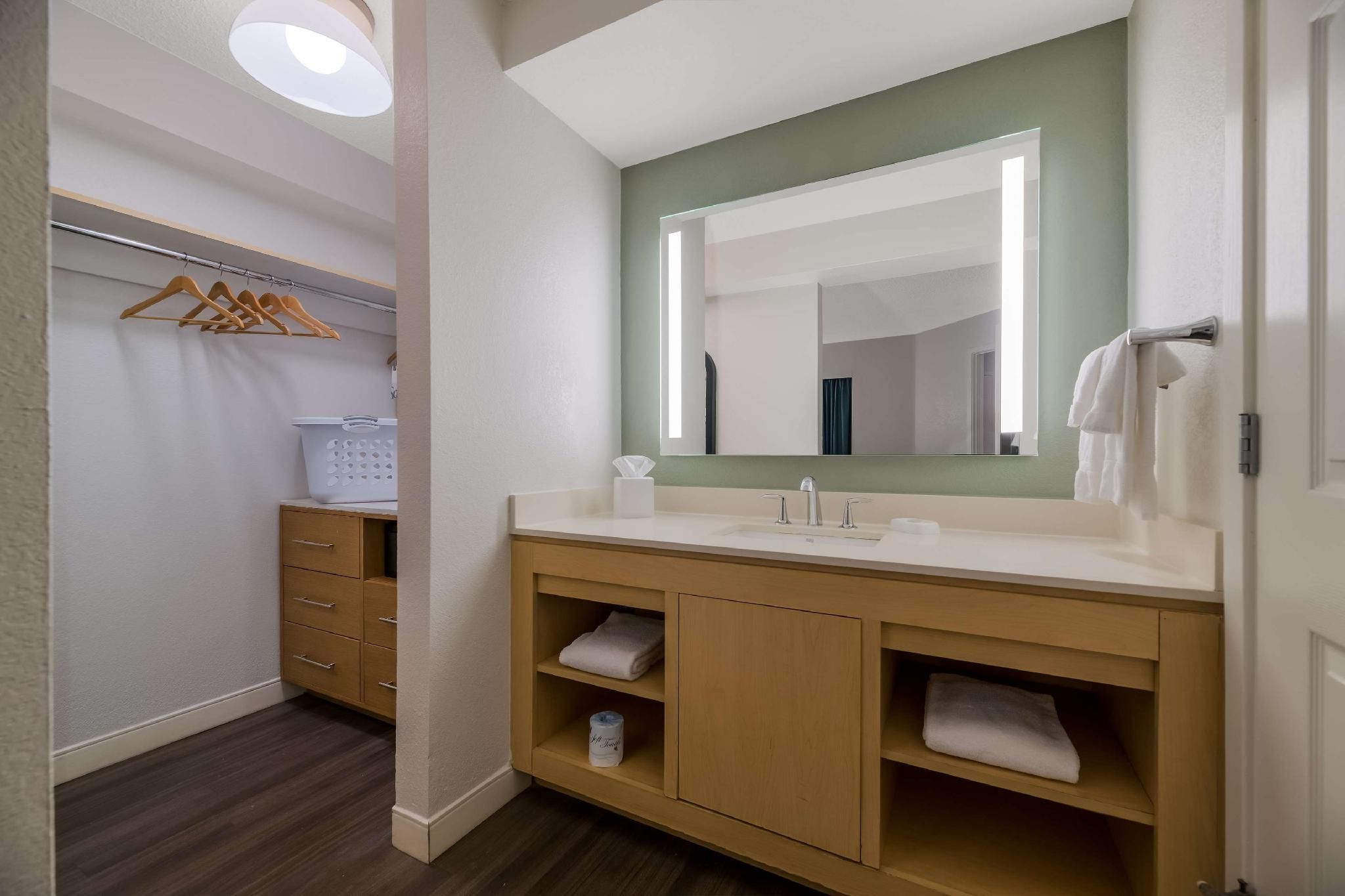 Two Bedroom Suite King OR Queen ICON Park View