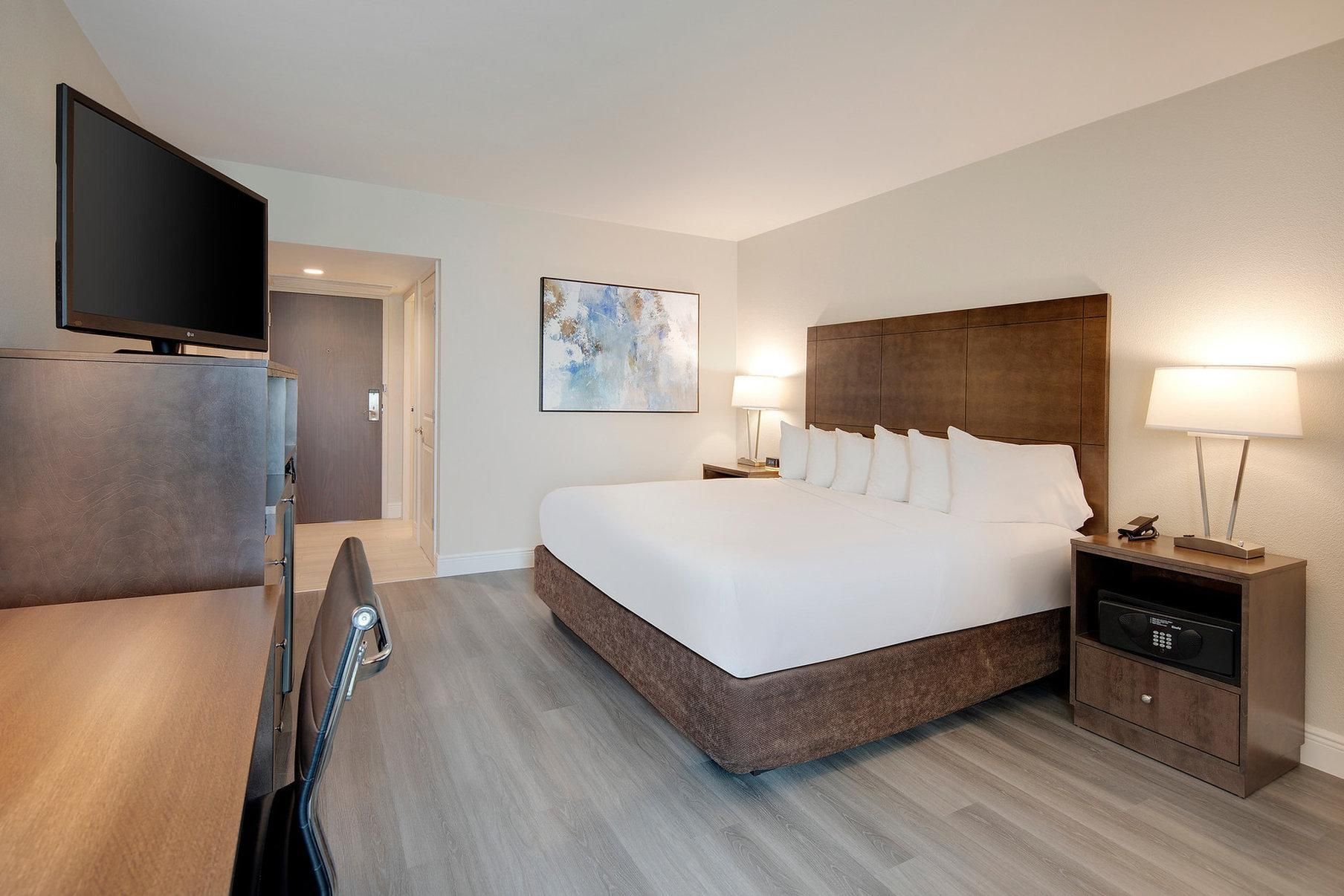 1 King Bed Mobility Accessible Tub Non-Smoking