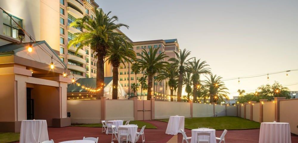 undefined Florida Hotel & Conference Center in the Florida Mall 6