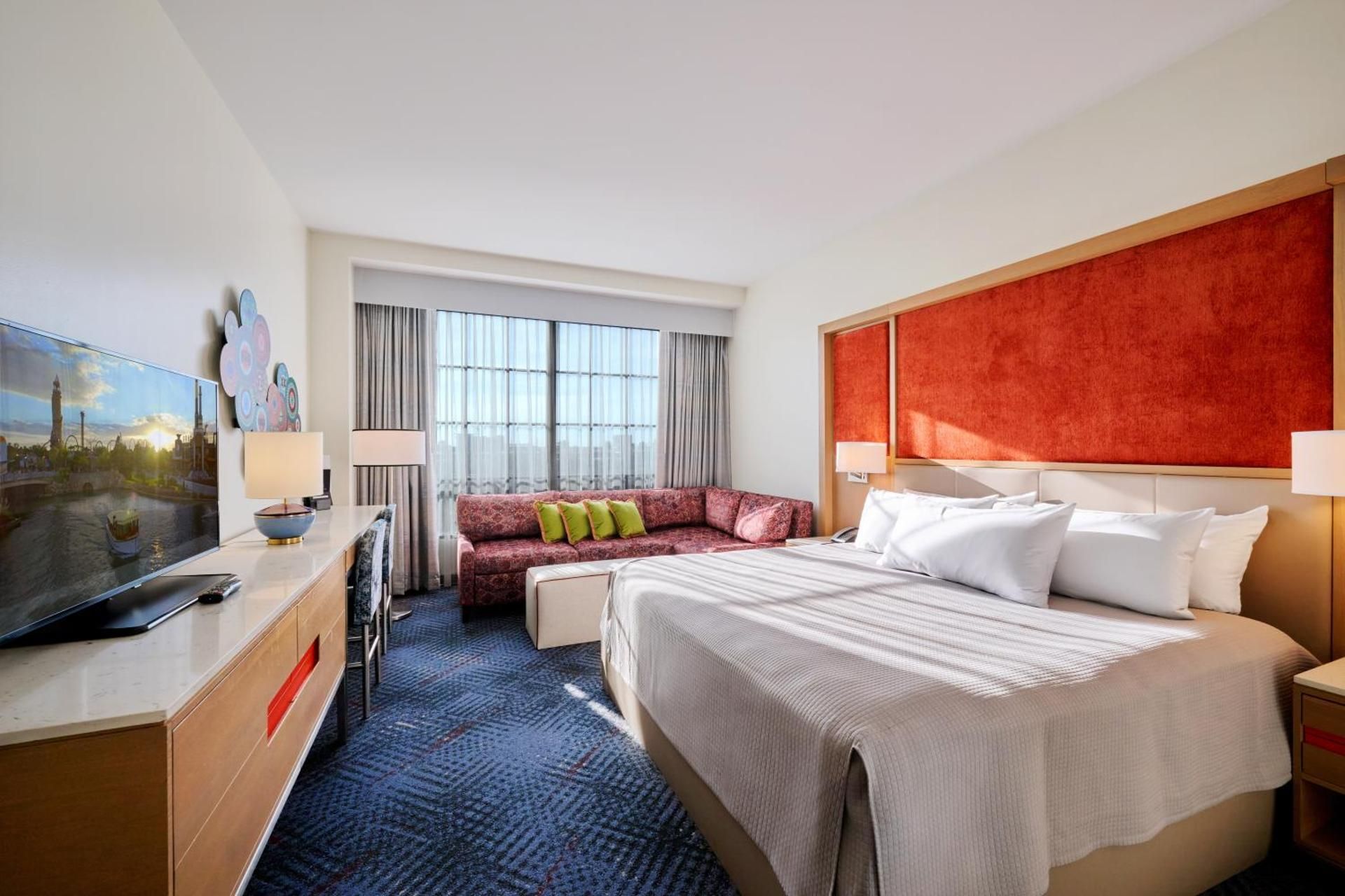 Deluxe King Room (Includes FREE Universal Express Unlimited)