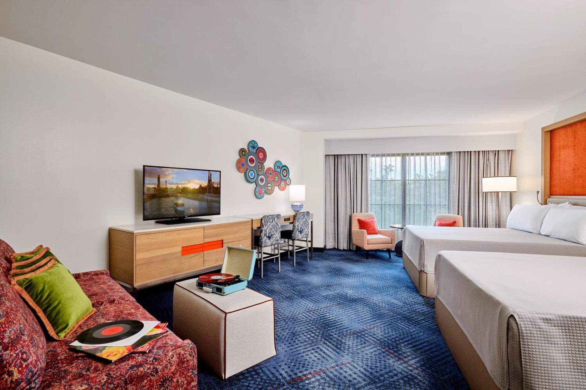 Deluxe Two Queen Room (Includes FREE Universal Express Unlimited)