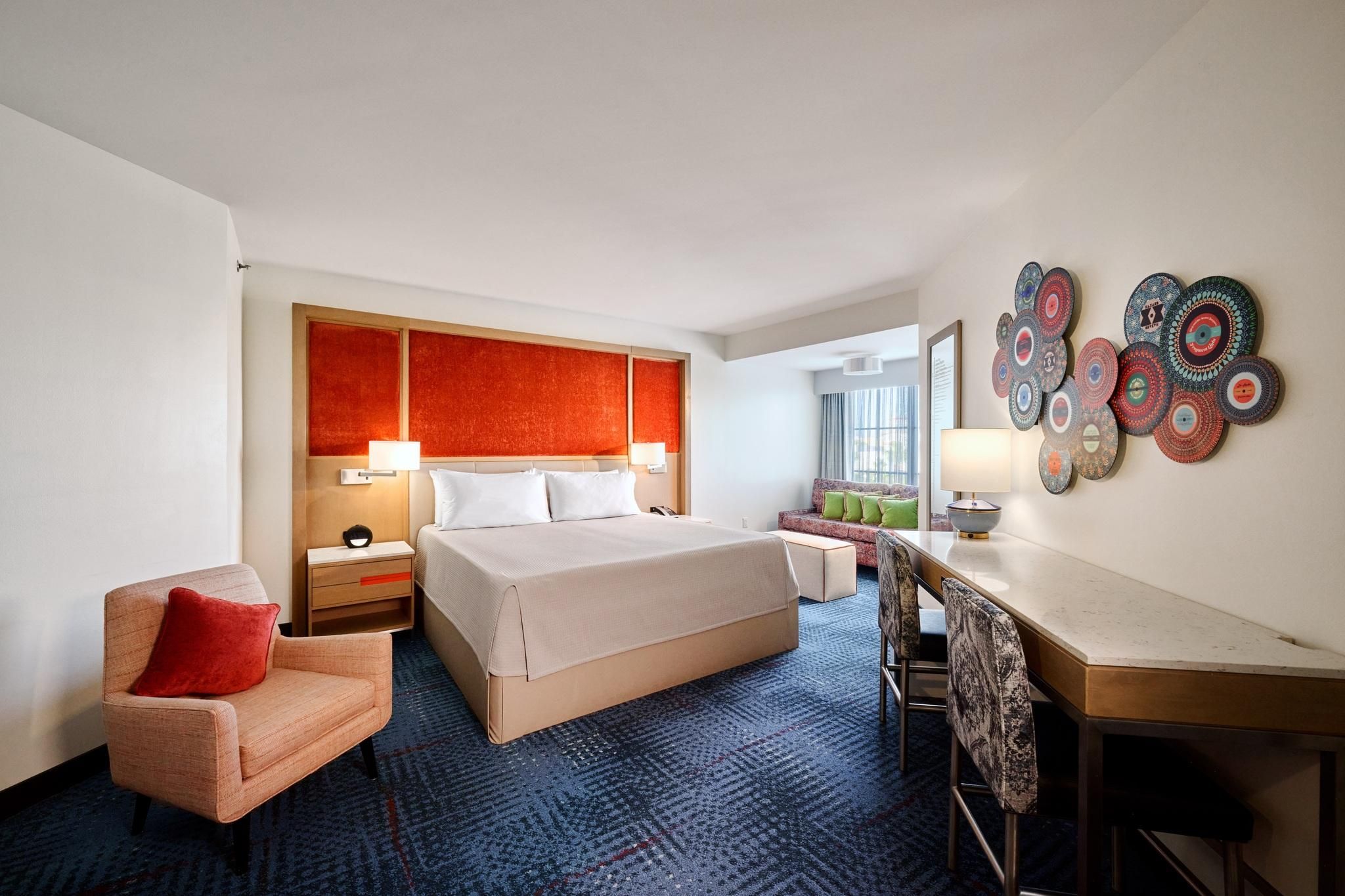 Deluxe King Room (Includes FREE Universal Express Unlimited)