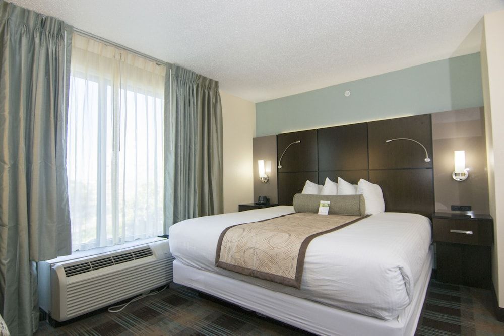 undefined Wingate by Wyndham - Orlando International Airport 4