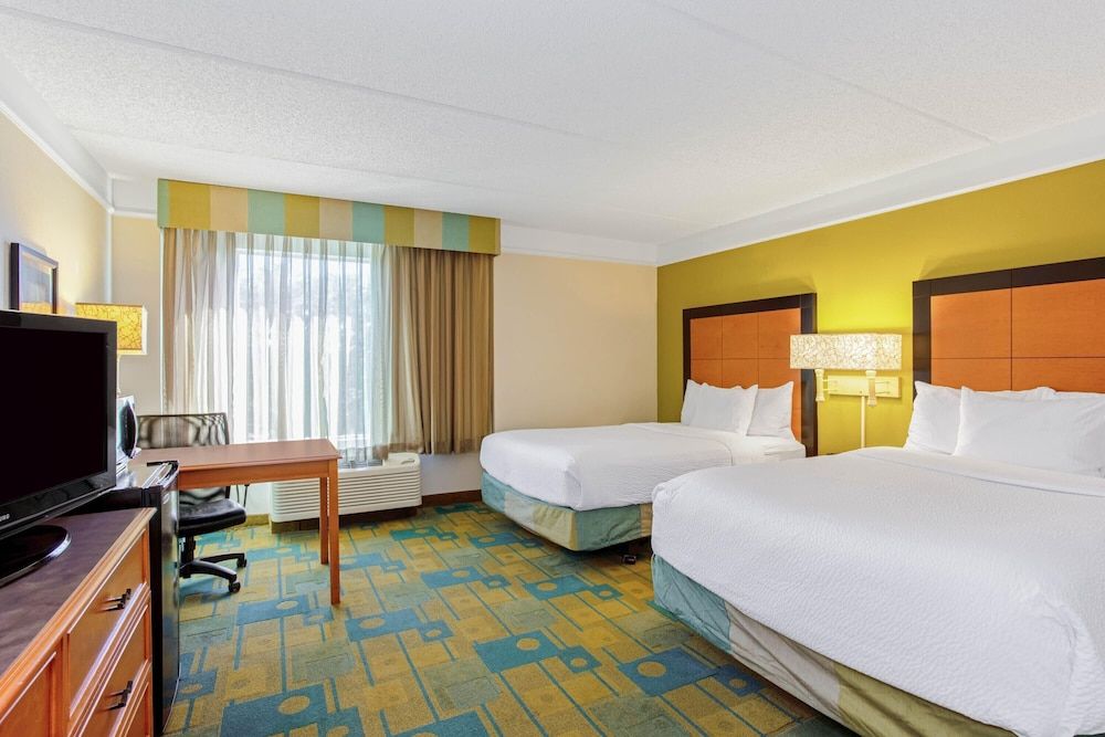 Deluxe Room, 2 Double Beds, Accessible (Mobility/Hearing, Tub w/ Grab Bars)