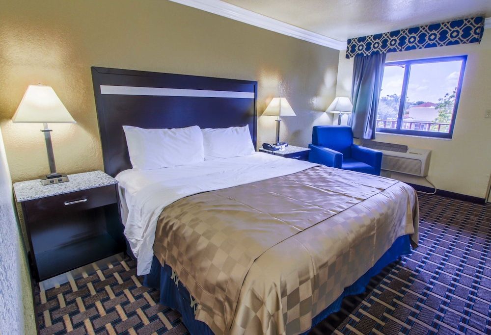 Inn of America - Palm Beach Gardens Standard Room, 1 King Bed 2