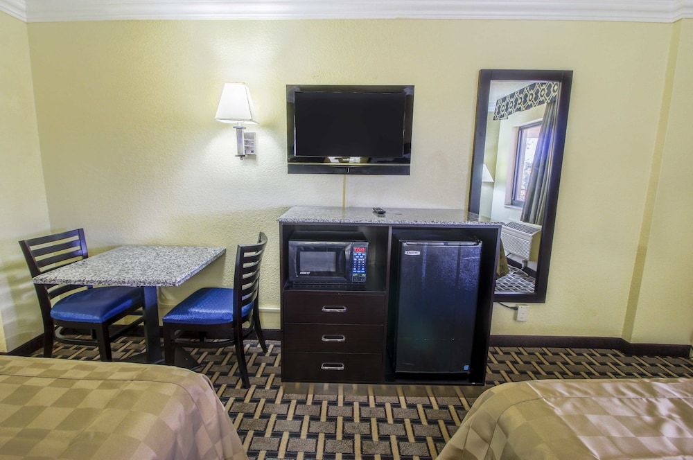 Inn of America - Palm Beach Gardens Standard Double Room, 2 Double Beds 4