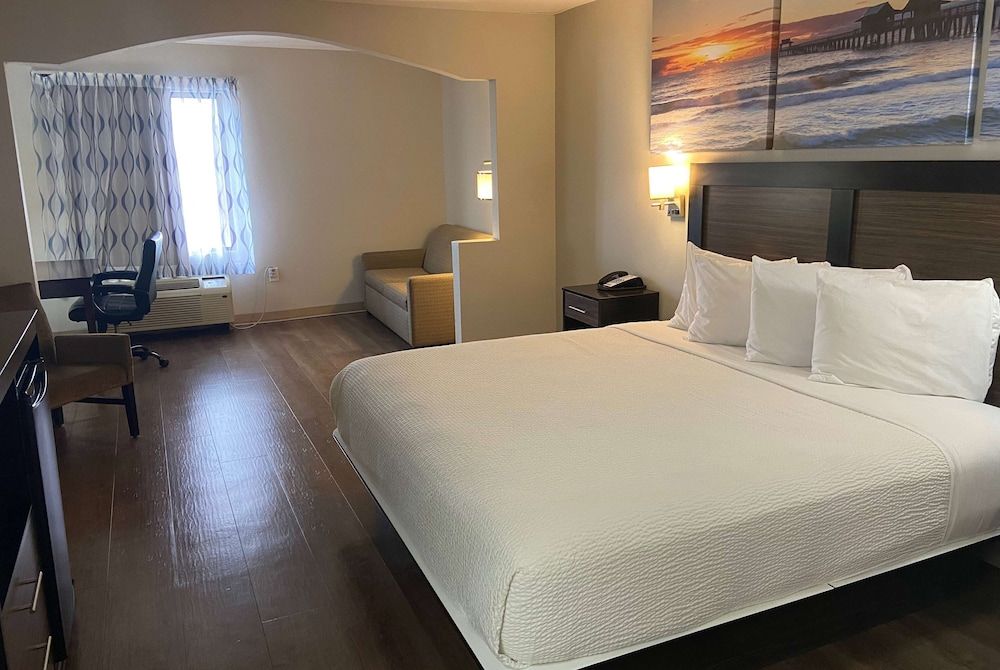 Studio Suite, 1 King Bed, Non Smoking