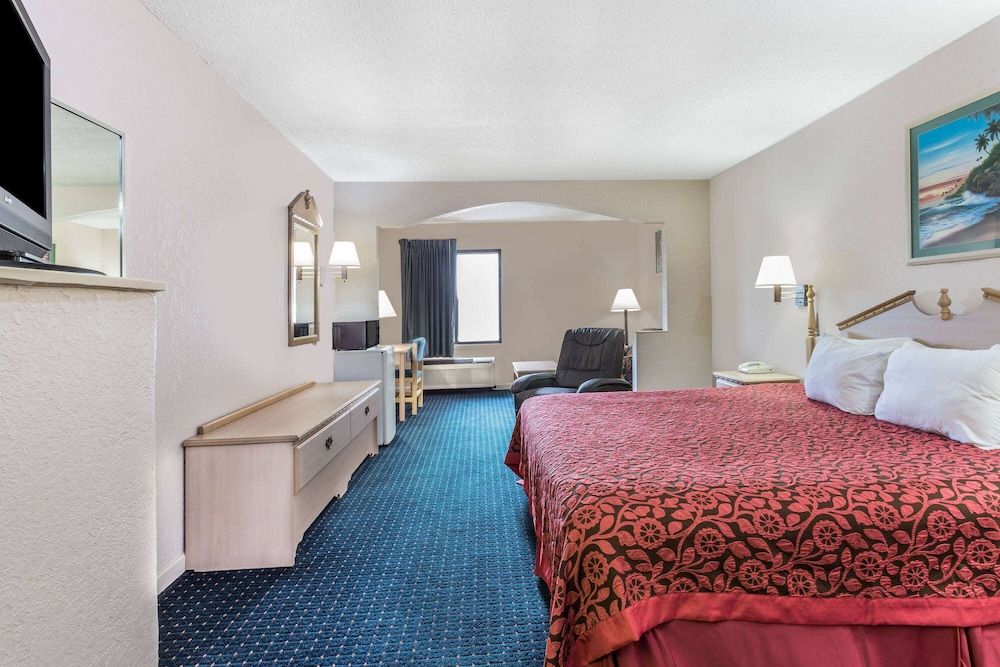 Studio Suite, 1 King Bed, Non Smoking