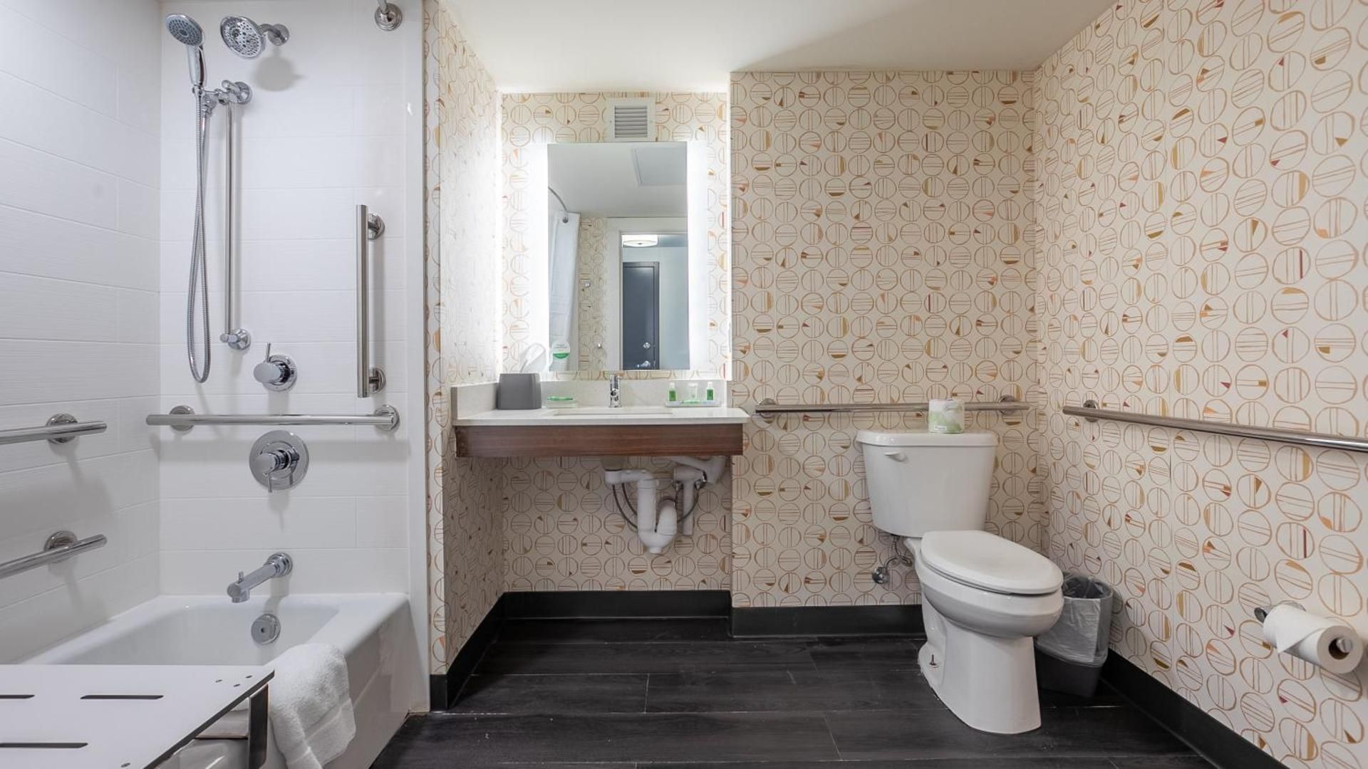 2 Queen Standard Communications Mobility Accessible Tub