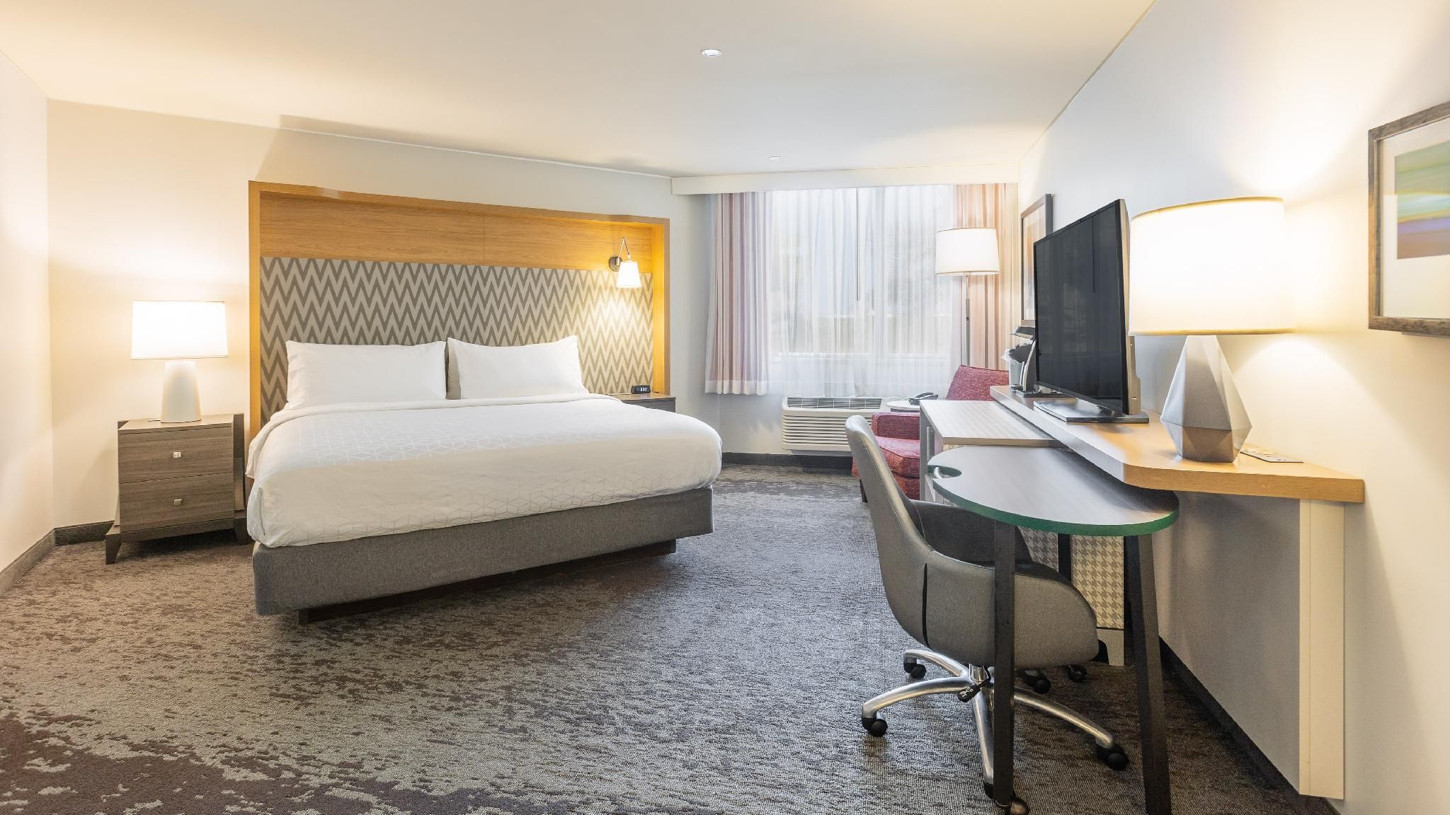 1 King Standard Corner Room