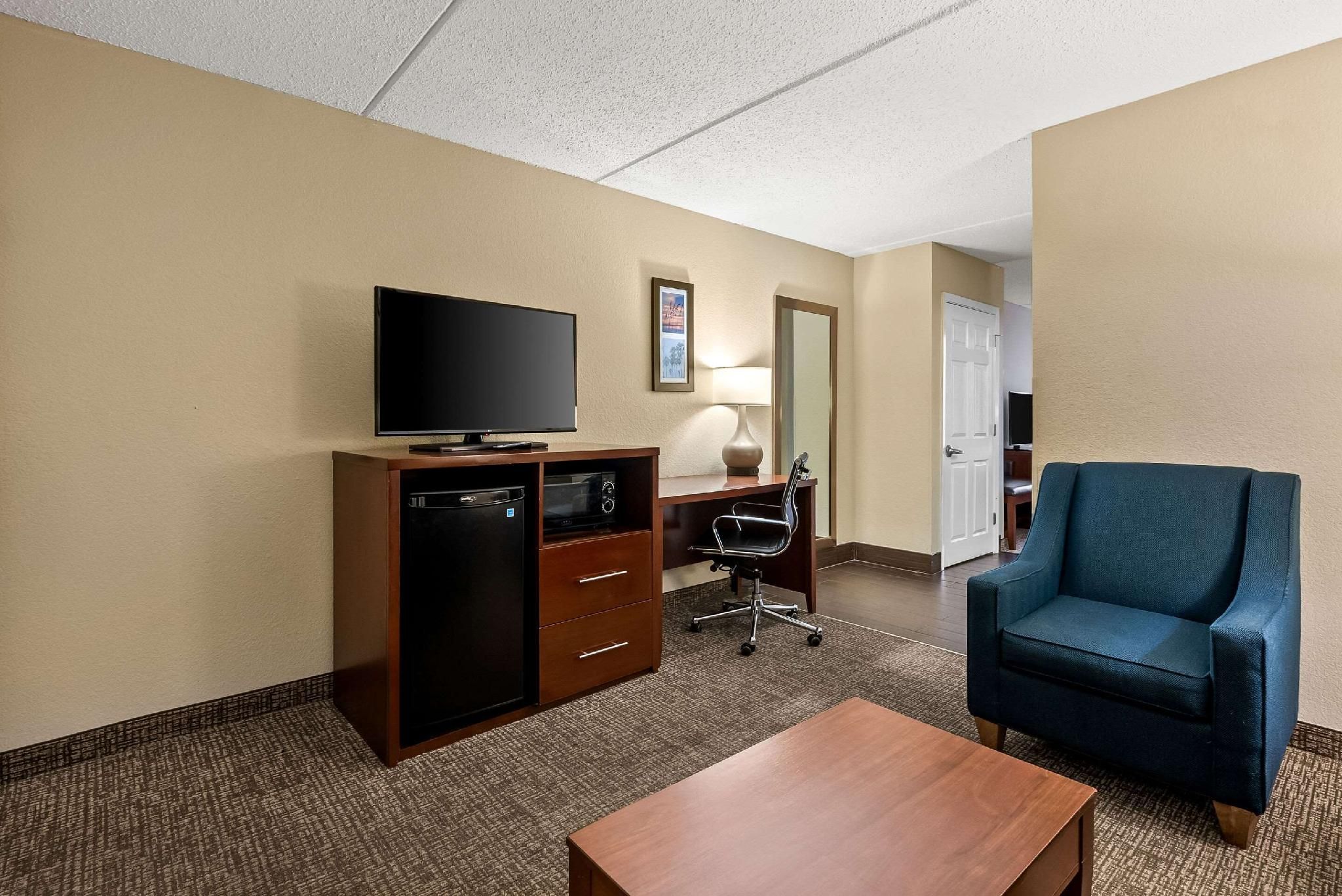 1 King Bed, Suite, Non Smoking