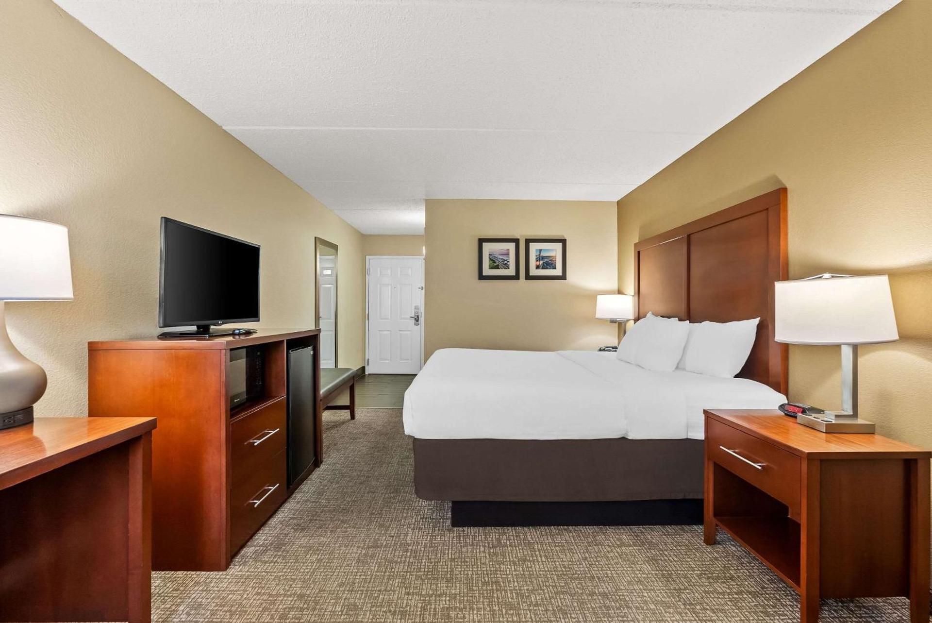1 King Bed, Nonsmoking