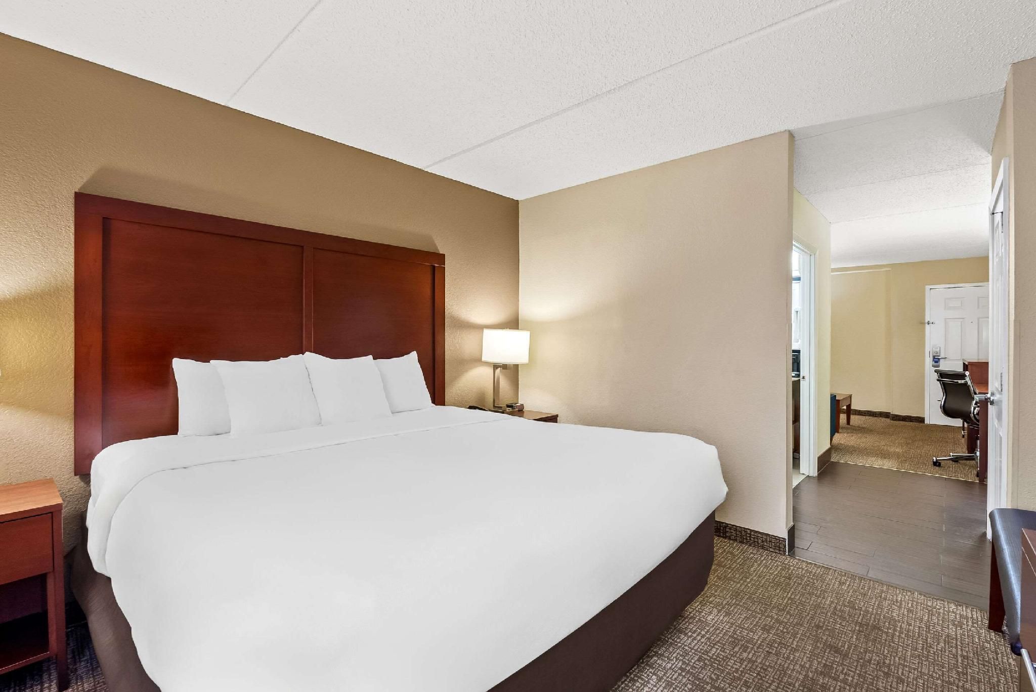 1 King Bed, Suite, Non Smoking