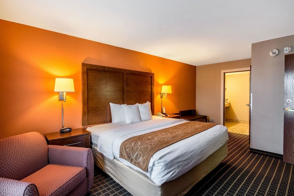 Suite, 1 King Bed with Sofa bed, Accessible, Non Smoking