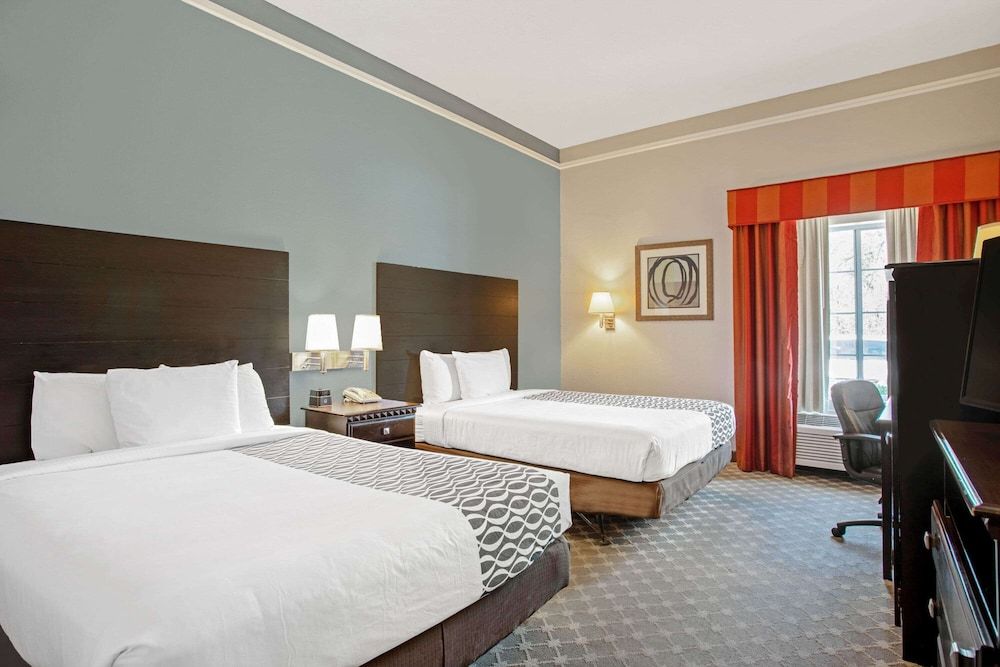 Room, 2 Queen Beds, Accessible, Non Smoking (Roll-in Shower)