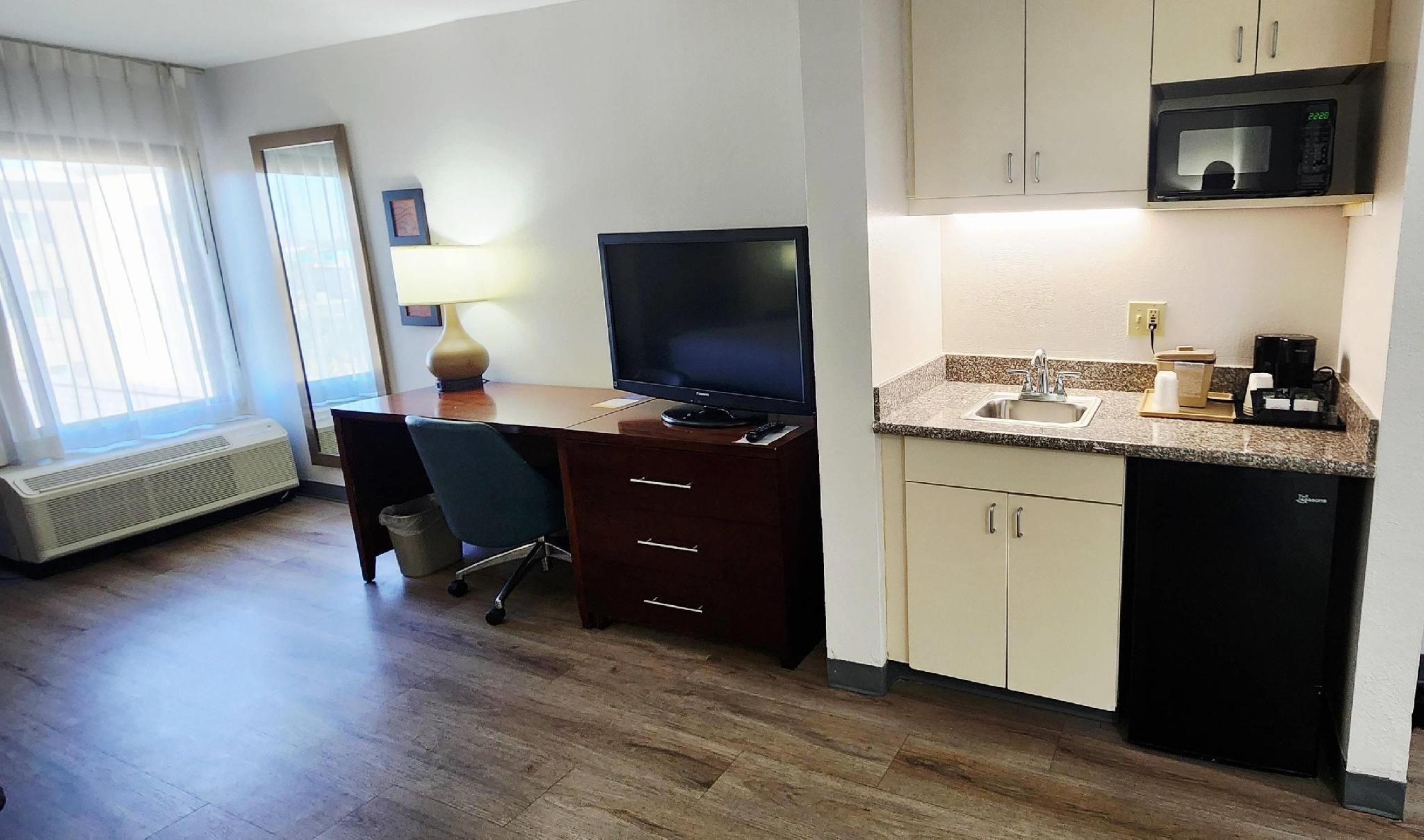 Comfort Inn Pensacola - University Area 1 King Bed, Nonsmoking 9