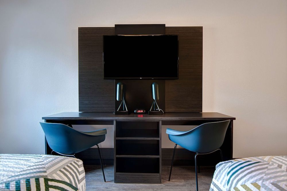 Studio 6 Pensacola, FL - West I-10 Standard Room, 2 Queen Beds, Non Smoking, Kitchenette 2