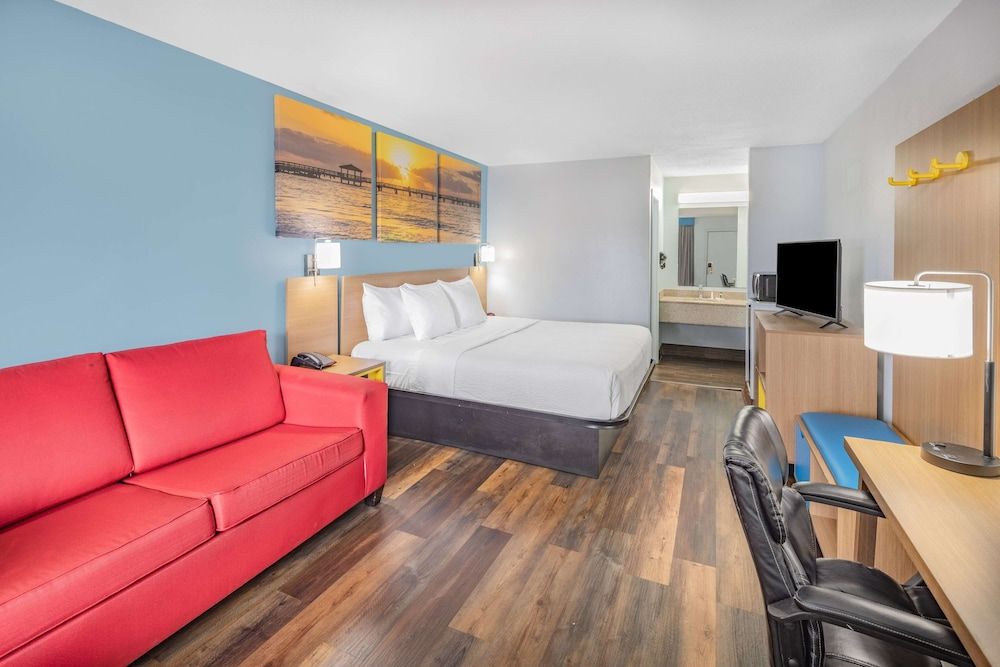 Room, 1 King Bed, Accessible, Bathtub (Mobility/Hearing, Grab bars)