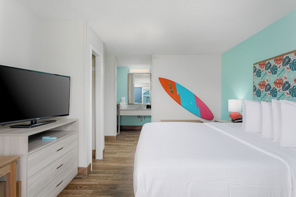 Surf & Sand Hotel Room, 1 King Bed (Upper Floor)