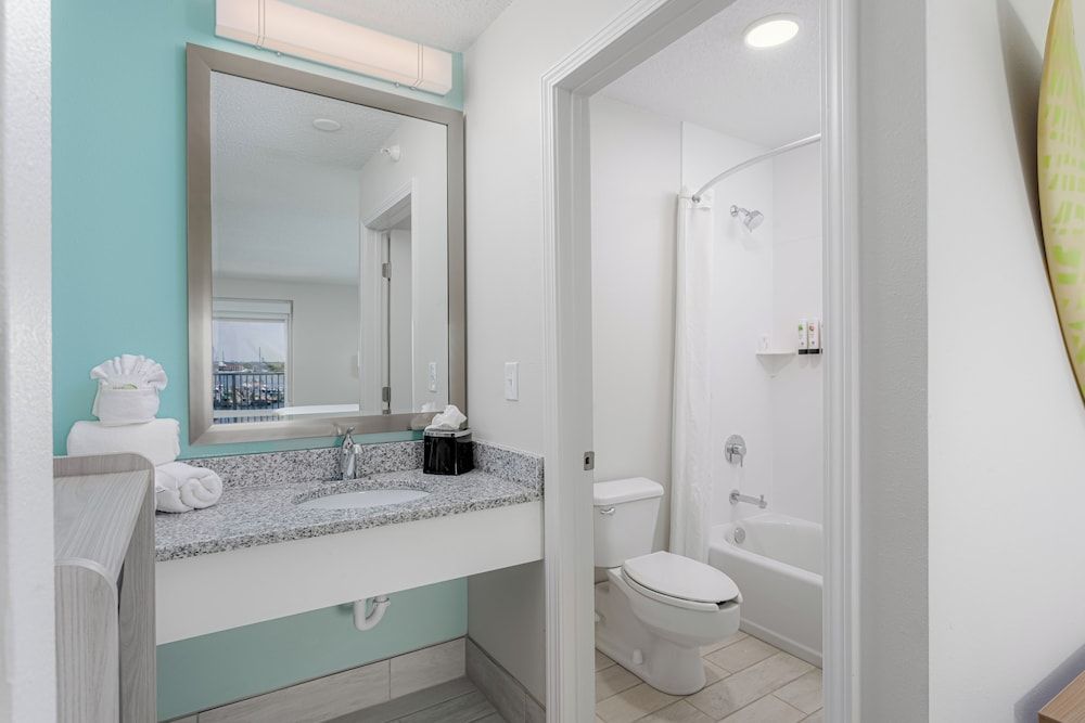 Surf & Sand Hotel Room, 1 King Bed (Upper Floor) 6