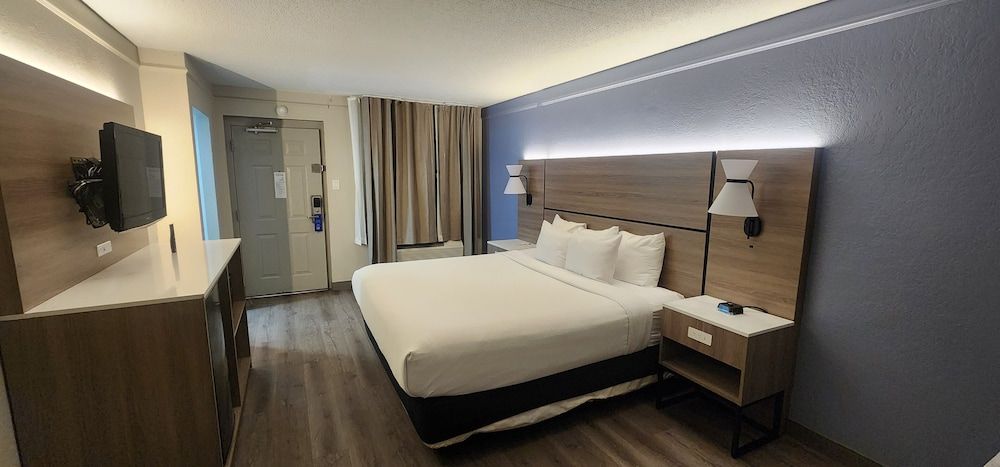 Room, 1 King Bed, Non Smoking