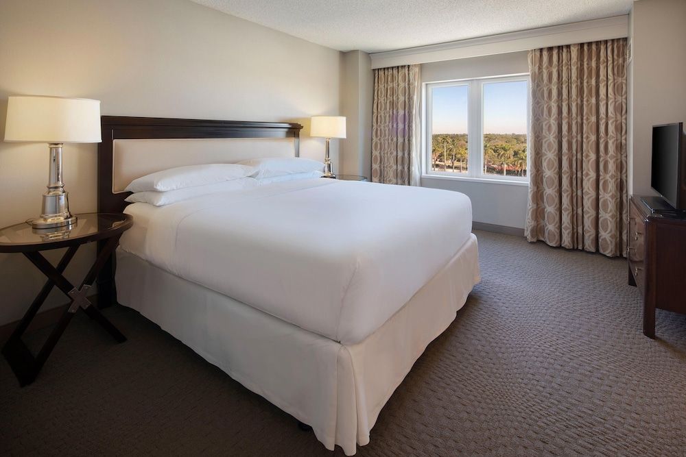 Club Suite, 1 Bedroom, Non Smoking (Mobility/Hearing Accessible, Tub)