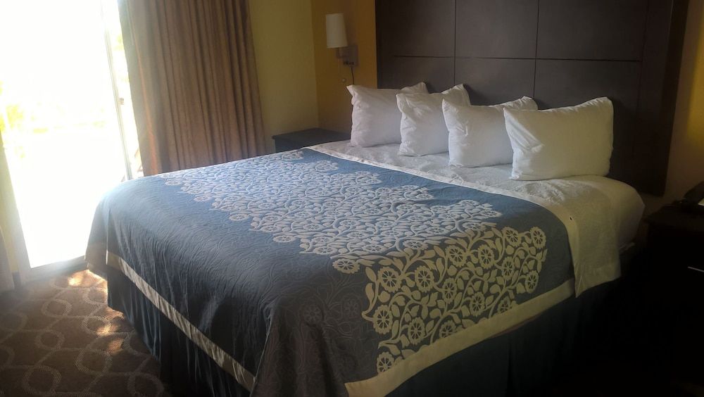 Suite, 1 King Bed, Non Smoking, View (One Bedroom, Poolside View)