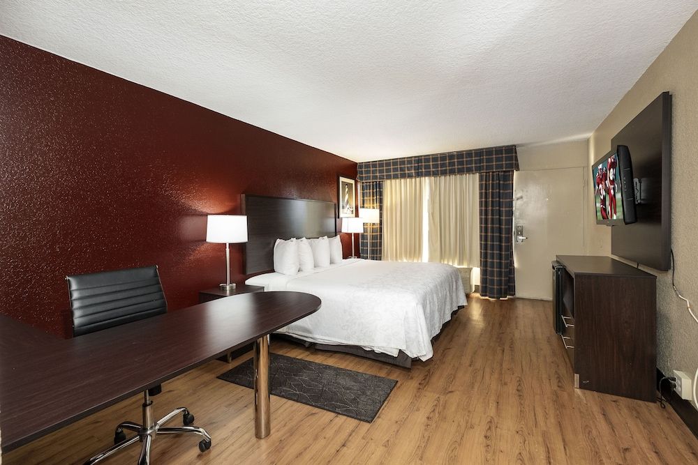 Superior Room, 1 King Bed (Smoke Free)