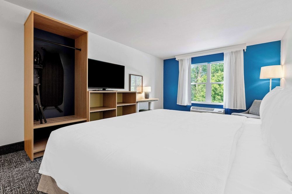 Room, 1 King Bed, Accessible (Hearing)