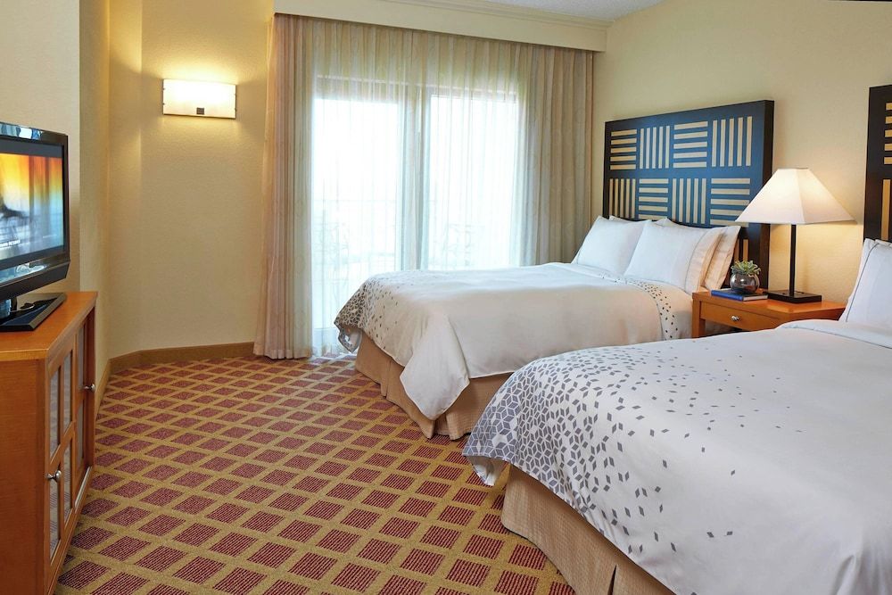 Room, 2 Double Beds, Non Smoking, Balcony (Mobility/Hearing Accessible, Tub)