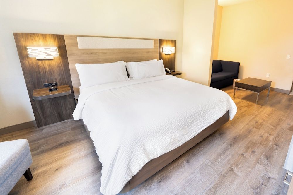 Suite, 1 King Bed
