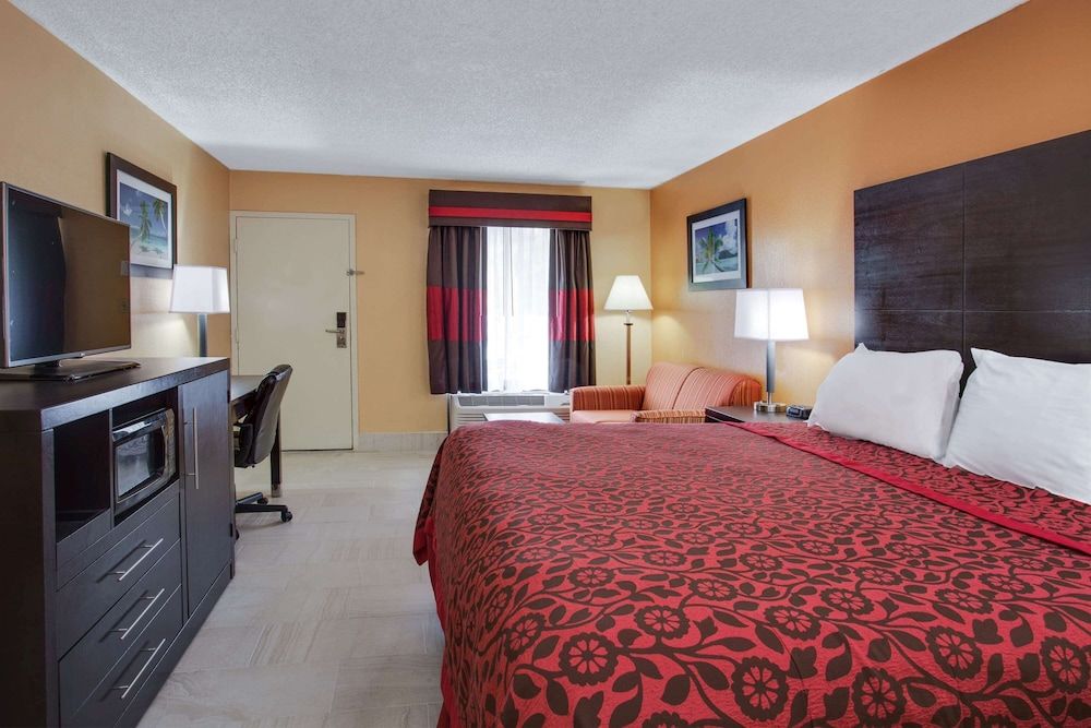 Room, 1 King Bed, Non Smoking